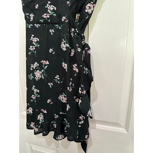 Abercrombie & Fitch Black Floral Short Sleeve Ruffled Wrap Mini Dress Size M - Picture 4 of 8